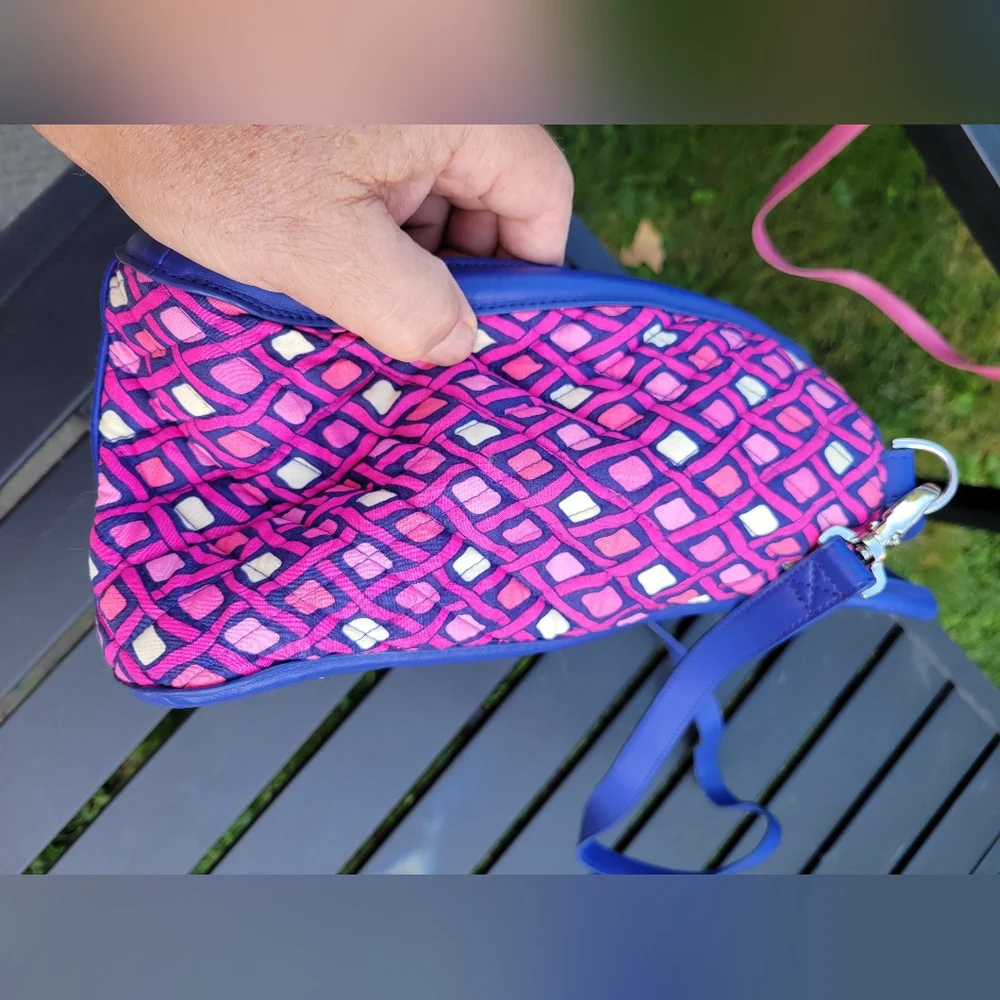 Vera Bradley purse with shoulder strap in excellent condition. - Picture 5 of 9